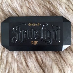 AUTHENTIC Kat Von D Shade + Light Eye Contour Quad